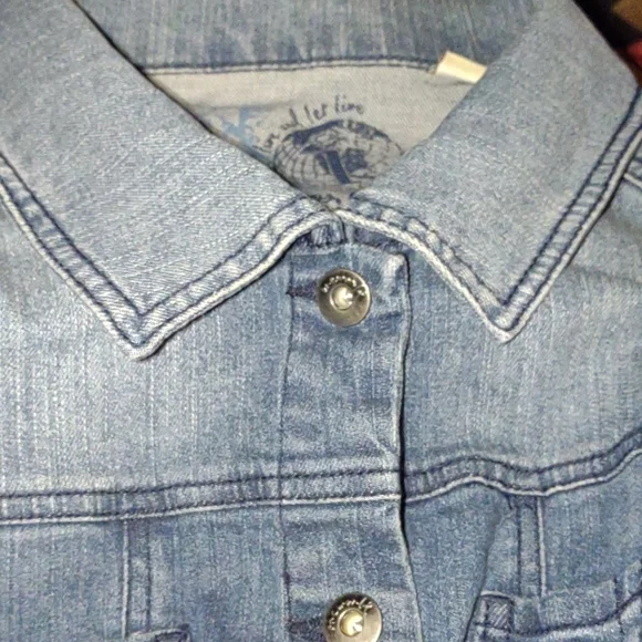 NWT ONE WORLD Blue Jean Faded Denim Long-Sleeve Button-Up Pocket Stretchy Jacket - Picture 5 of 5